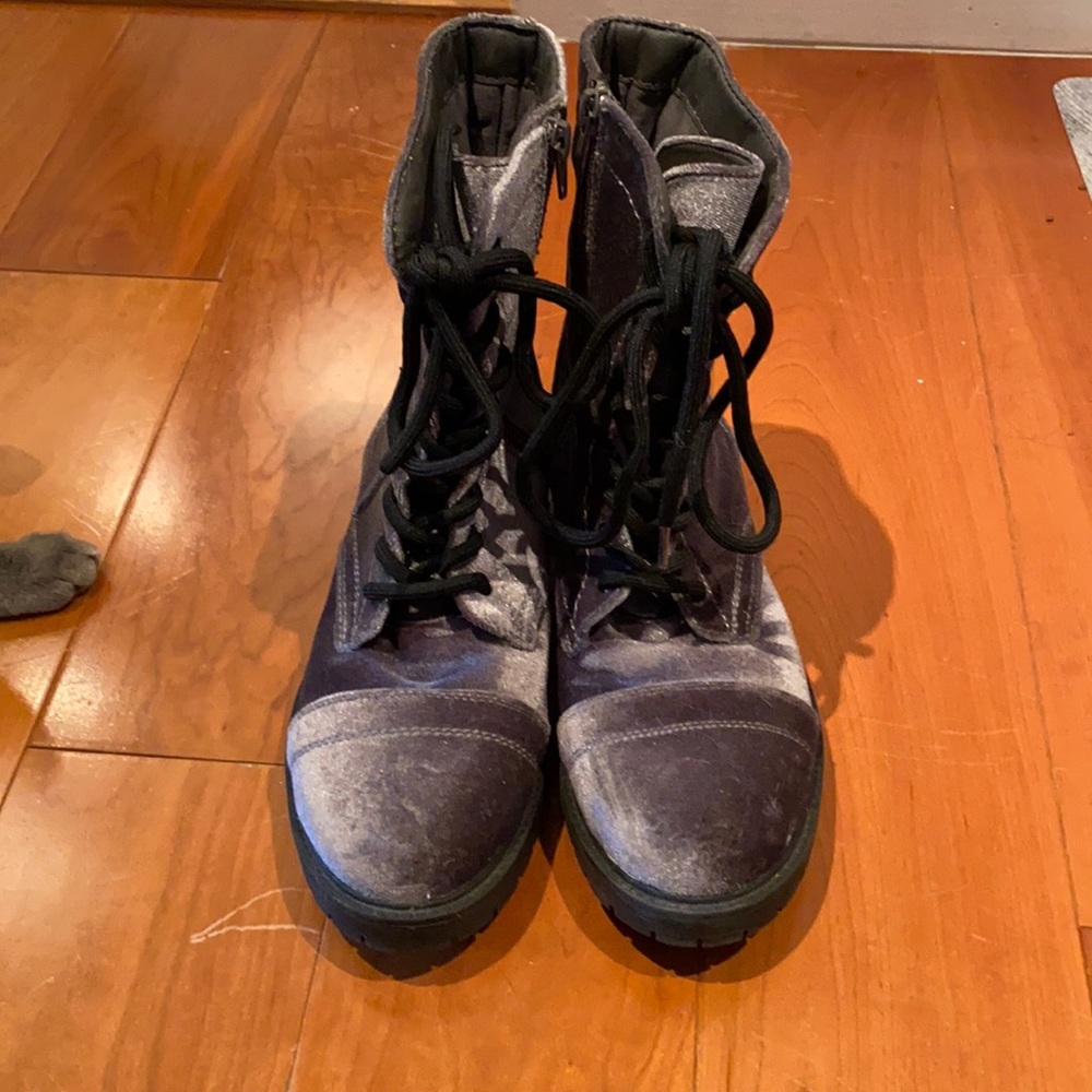 Combat boots
